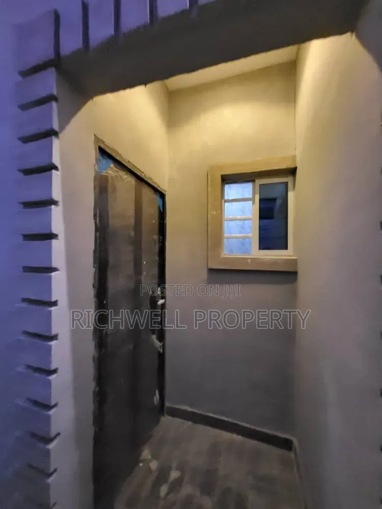 3bdrm Bungalow in Elebu Comodore, Akala Express for sale