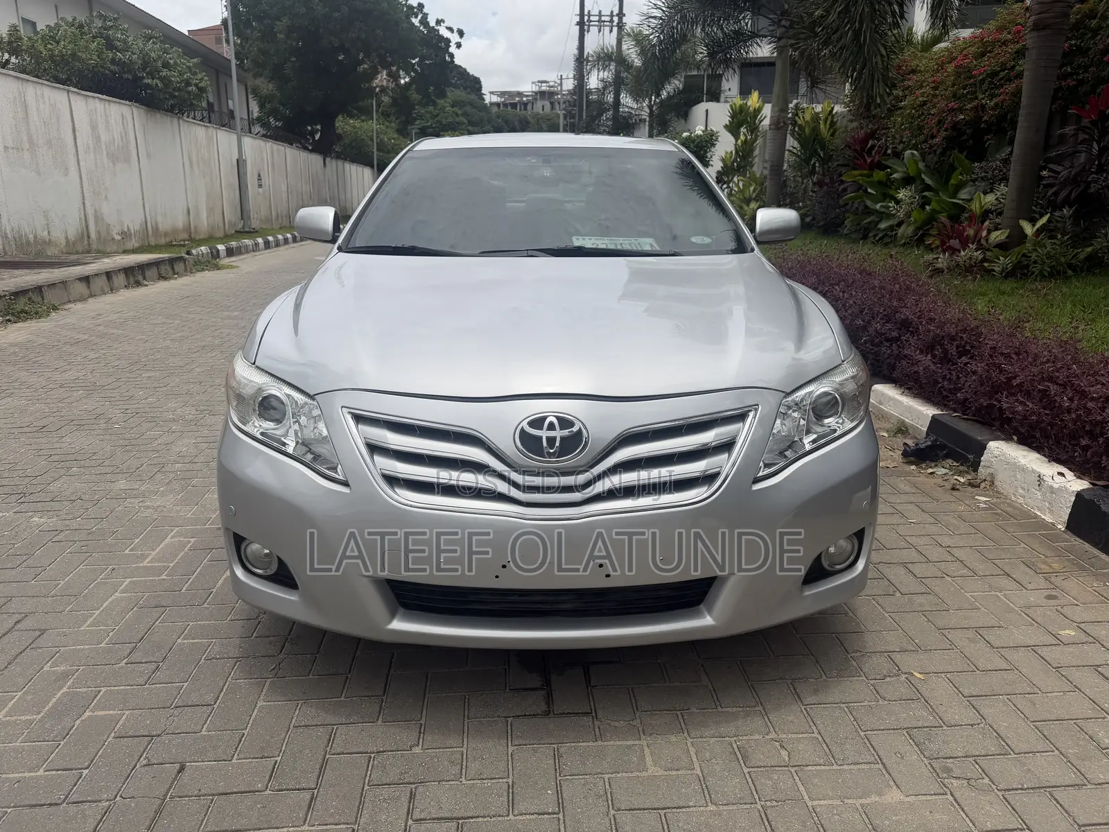 Toyota Camry XLE 4dr Sedan (2.5L 4cyl 6A) 2011 Silver