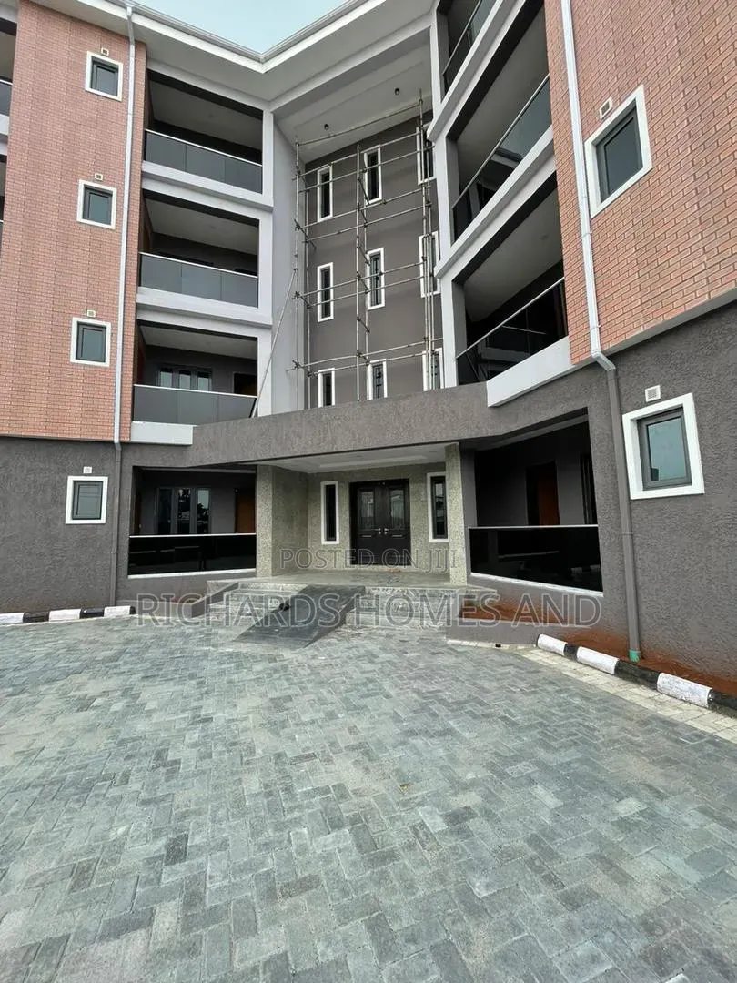 3bdrm Apartment in Lekki Phase 1 for rent