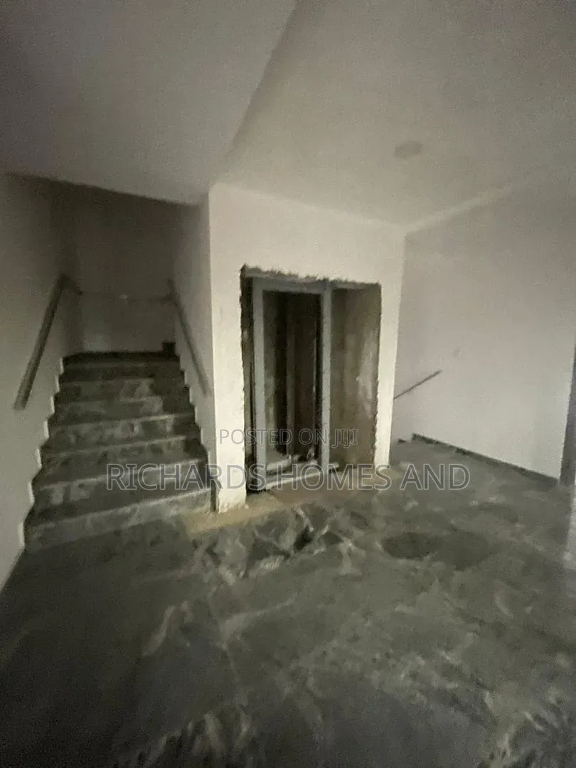 3bdrm Apartment in Lekki Phase 1 for rent