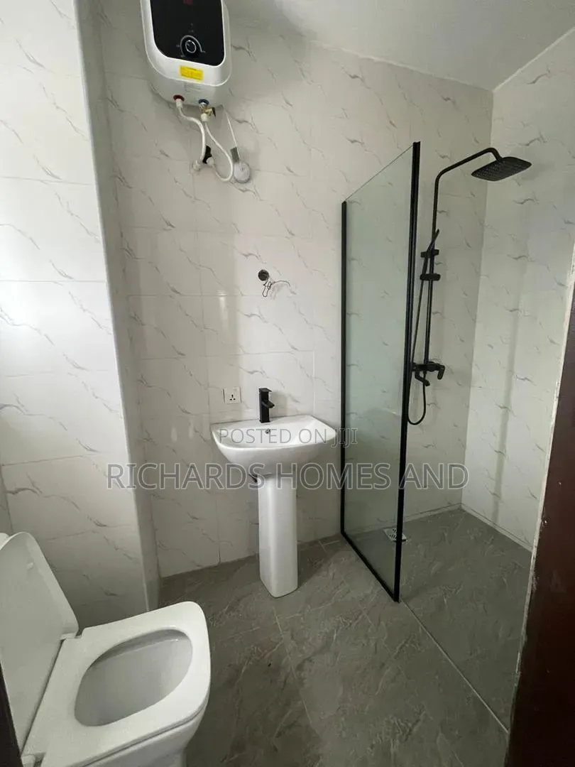 3bdrm Apartment in Lekki Phase 1 for rent