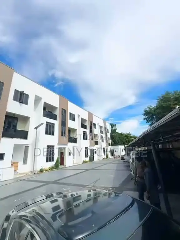 4bdrm Duplex in Garki for sale