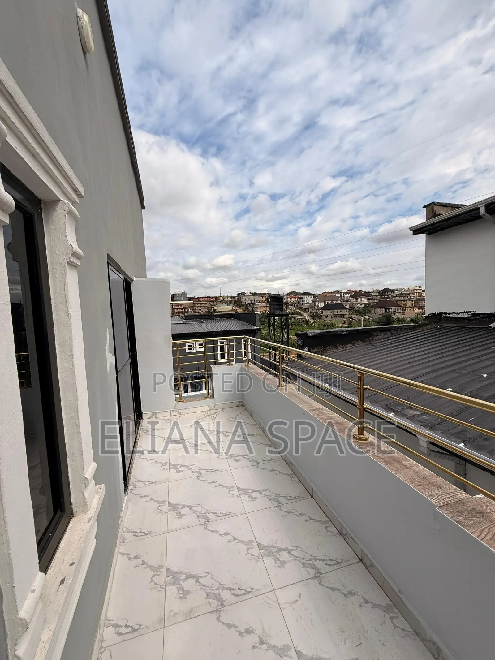 5bdrm Duplex in Ogba for sale