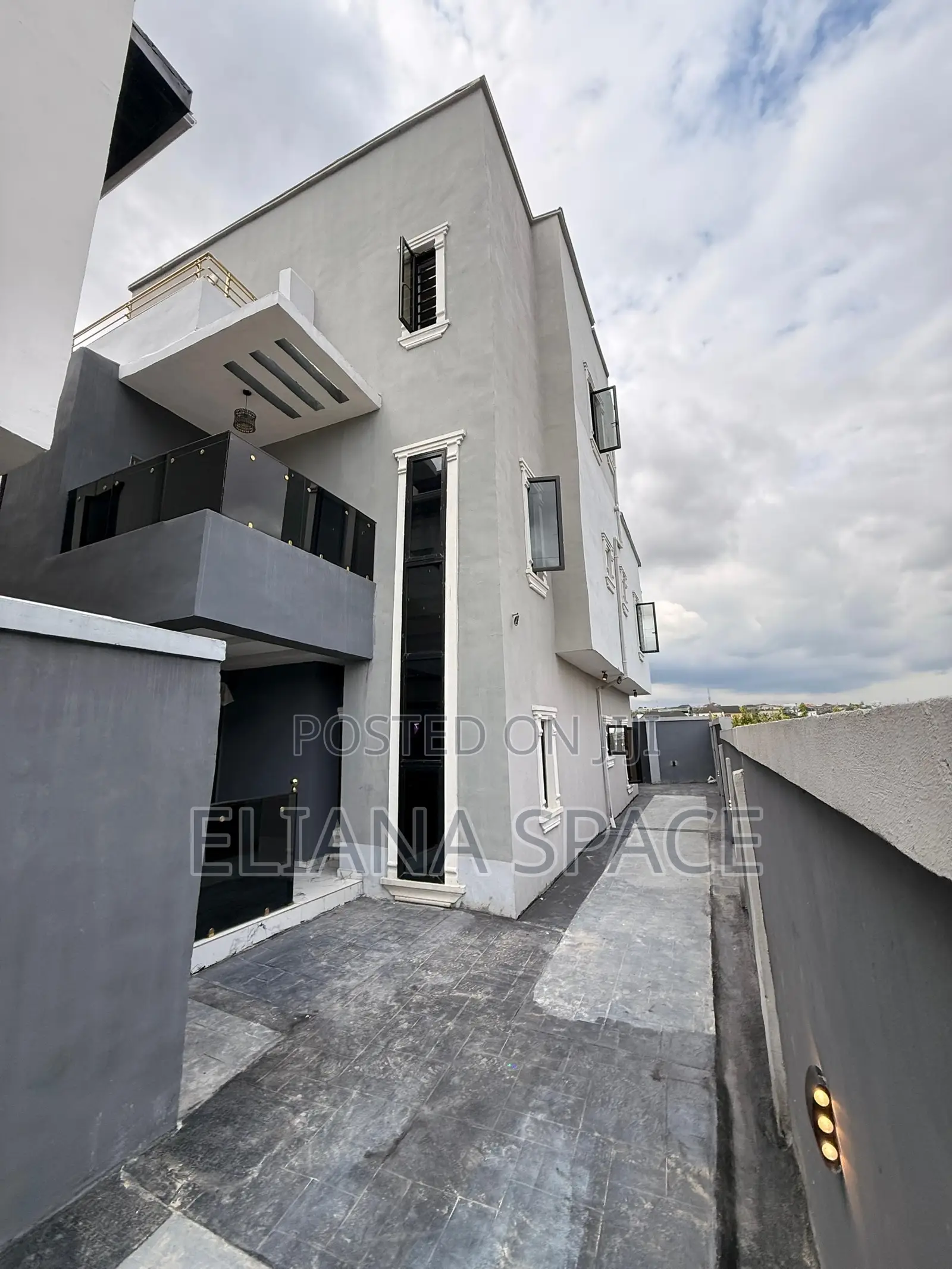 5bdrm Duplex in Ogba for sale