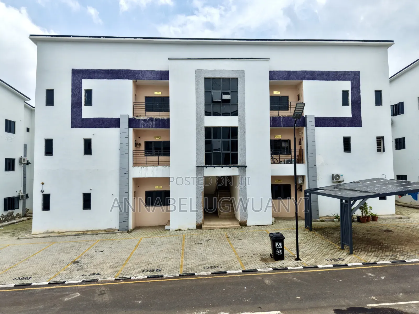 3bdrm Block of Flats in Royal Plain Estate, Apo District for sale