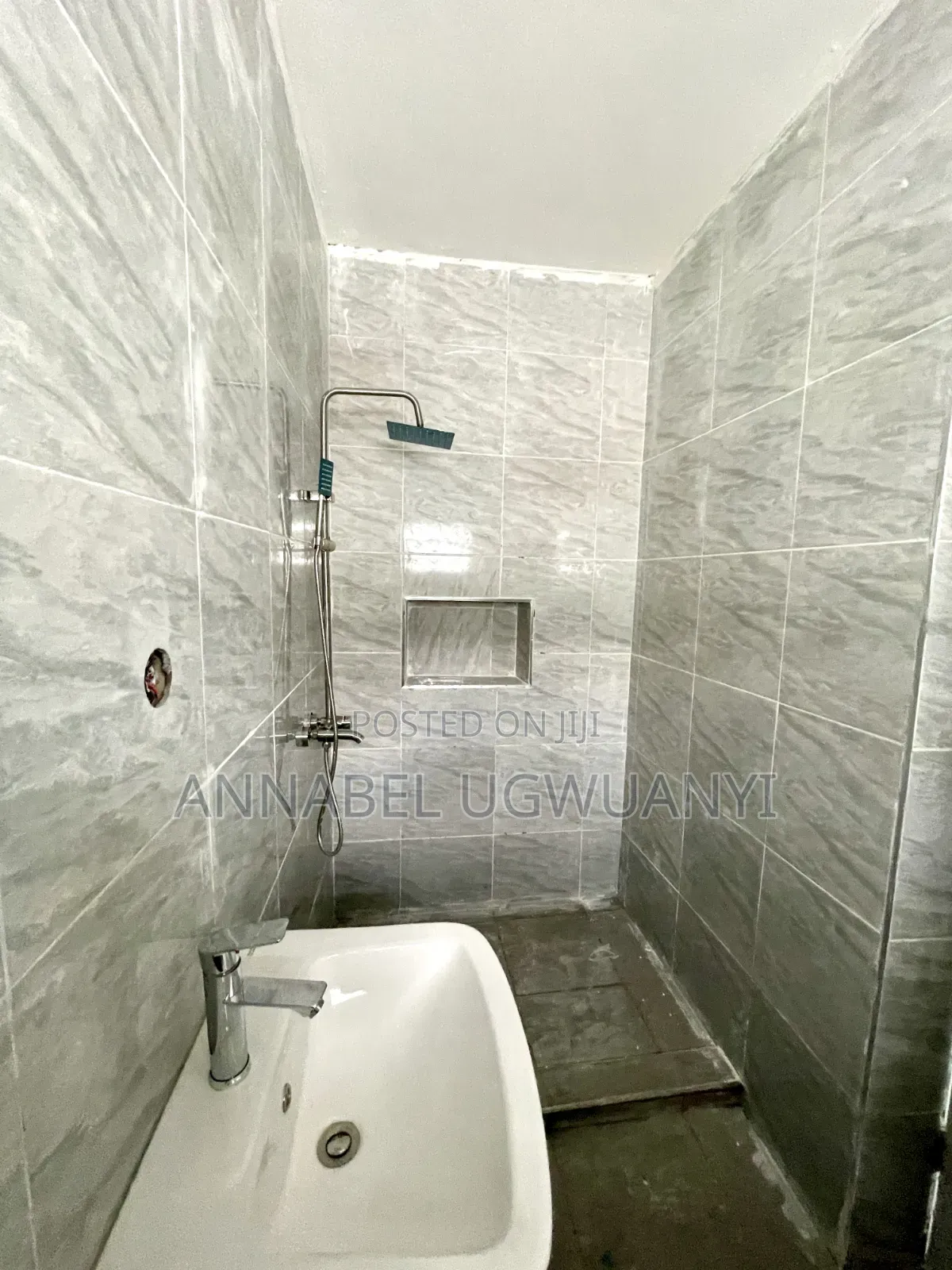 3bdrm Block of Flats in Royal Plain Estate, Apo District for sale