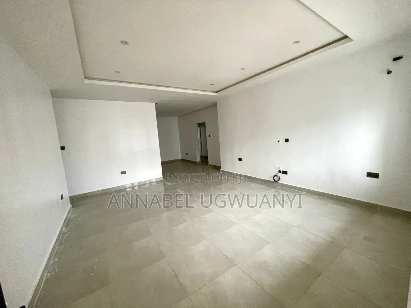 3bdrm Block of Flats in Royal Plain Estate, Apo District for sale