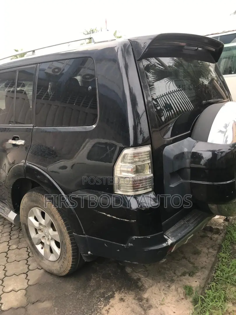 Mitsubishi Pajero 2010 Black
