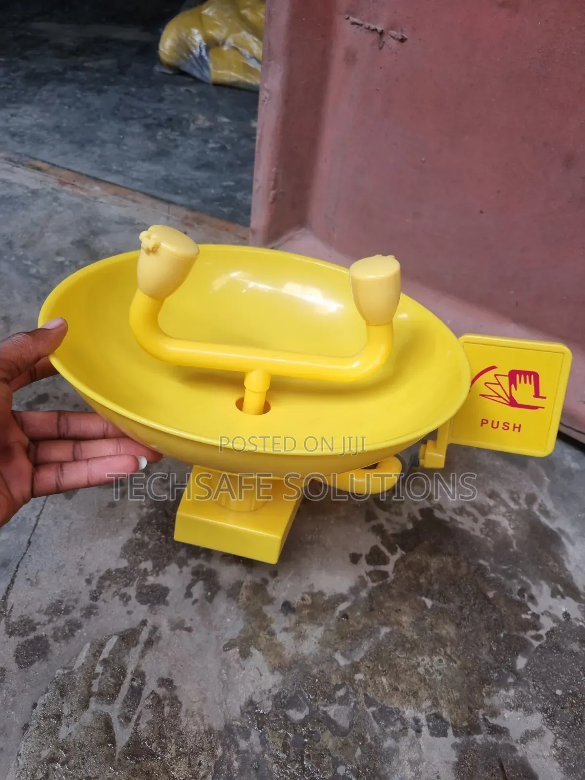 Plastic Wall-Mounted Emergency Eyewash Station