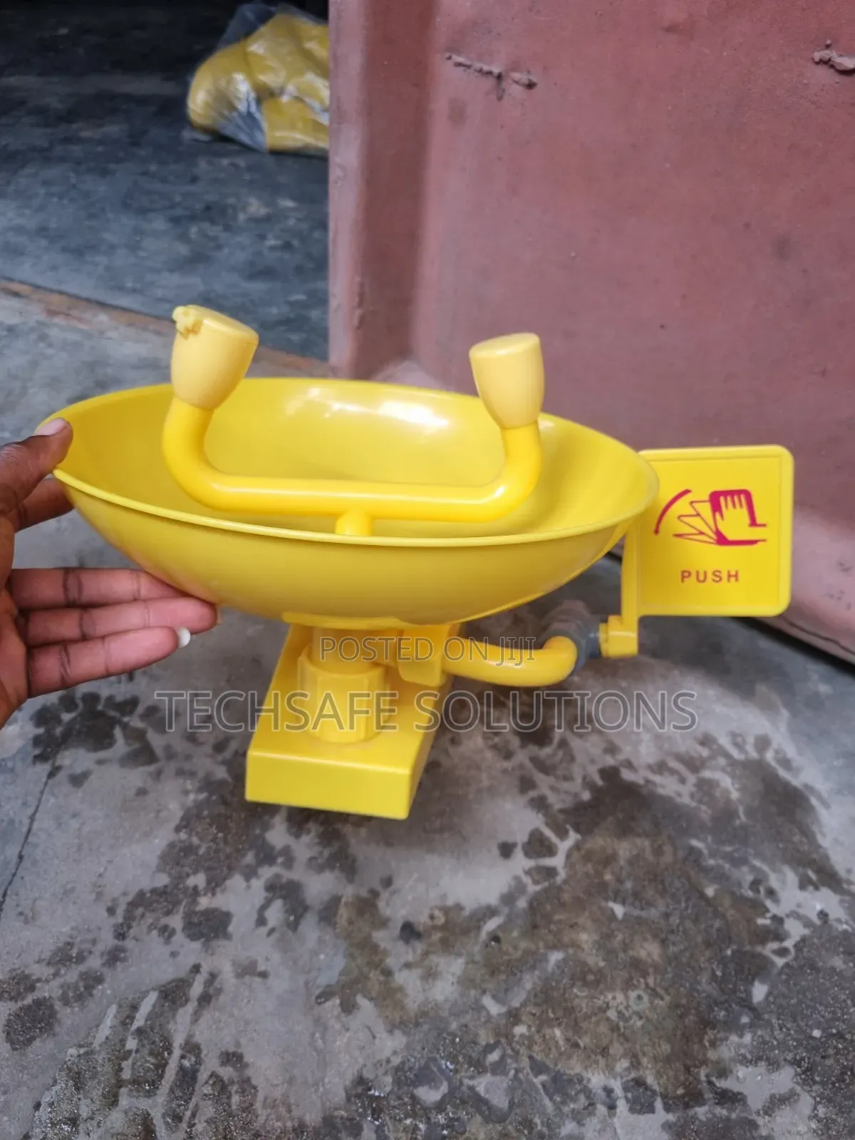 Plastic Wall-Mounted Emergency Eyewash Station