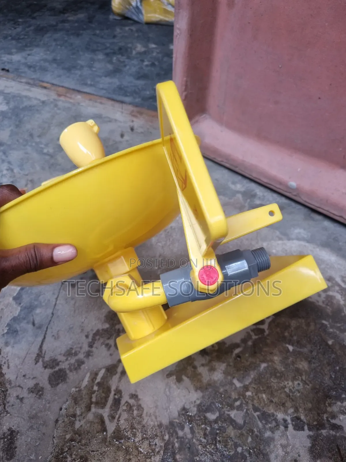 Plastic Wall-Mounted Emergency Eyewash Station