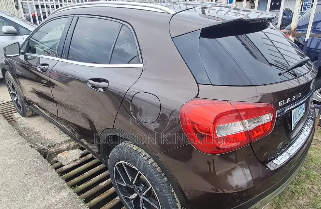 Mercedes-Benz GLA 250 2016 Brown