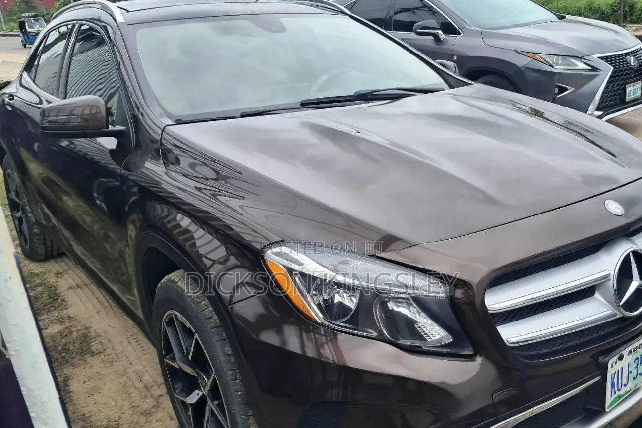 Mercedes-Benz GLA 250 2016 Brown