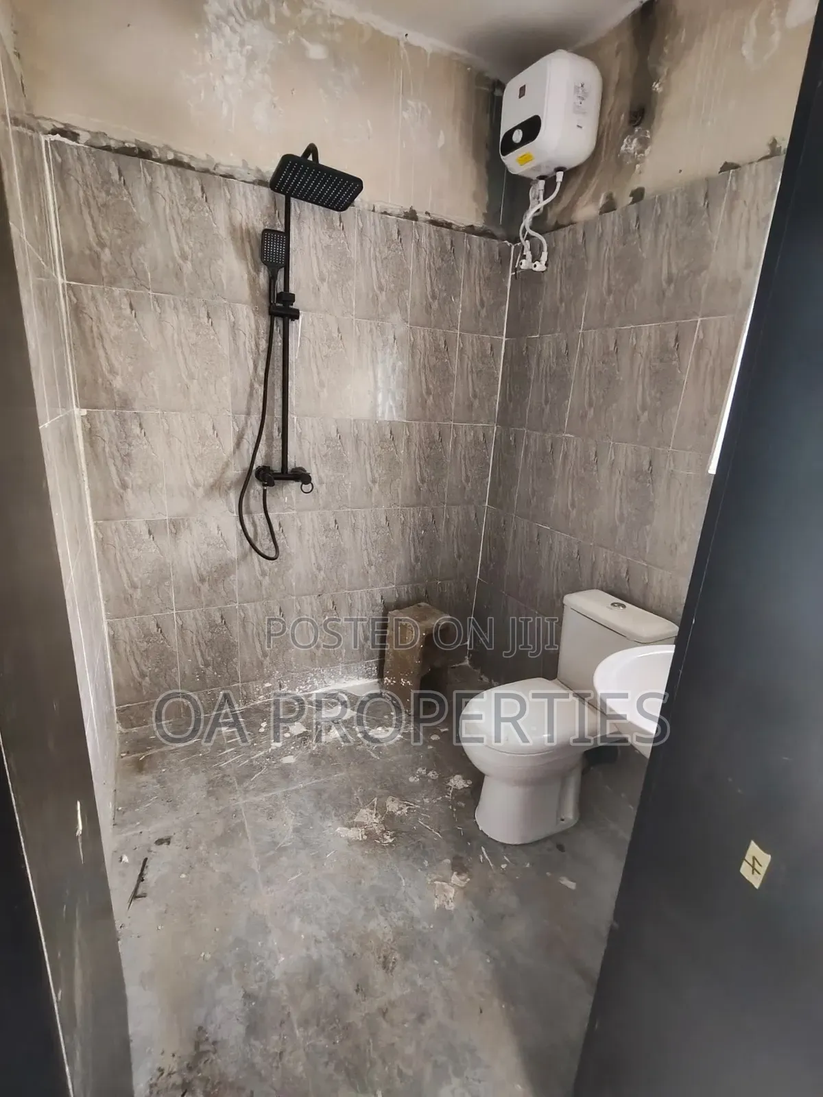 Newly Renovated 5 Bedrooms Commercial Duplex With Modern Facilities
