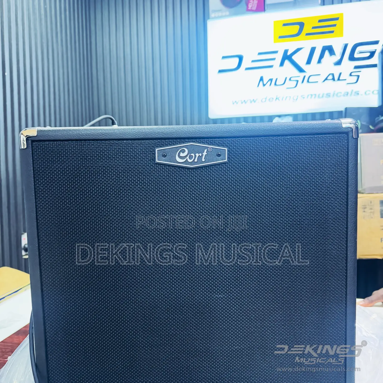 Professional Cort Bass Amplifier Combo Speaker Cm150B for Bass Guitar