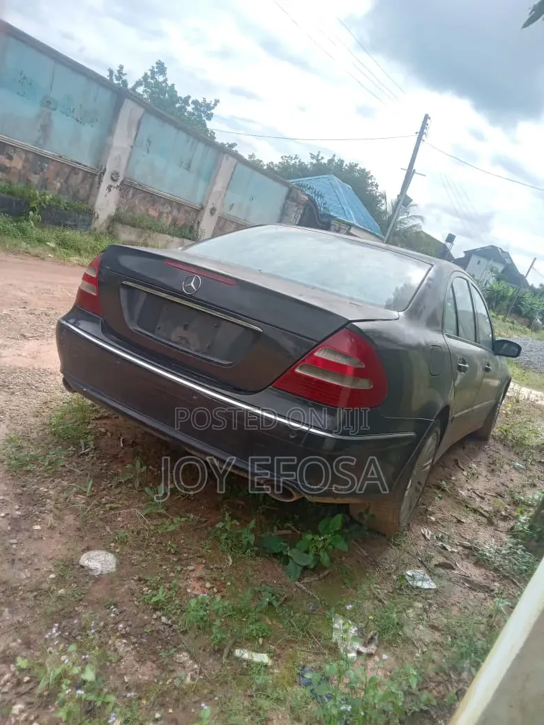 Mercedes-Benz E200 2005 Blue