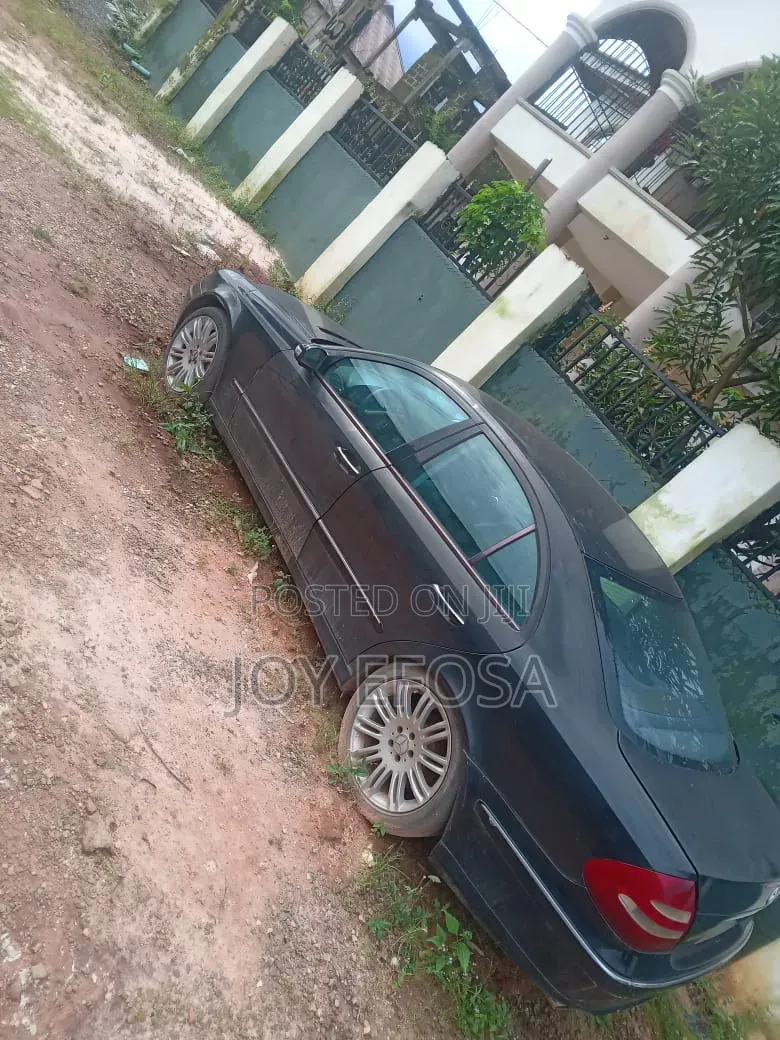 Mercedes-Benz E200 2005 Blue