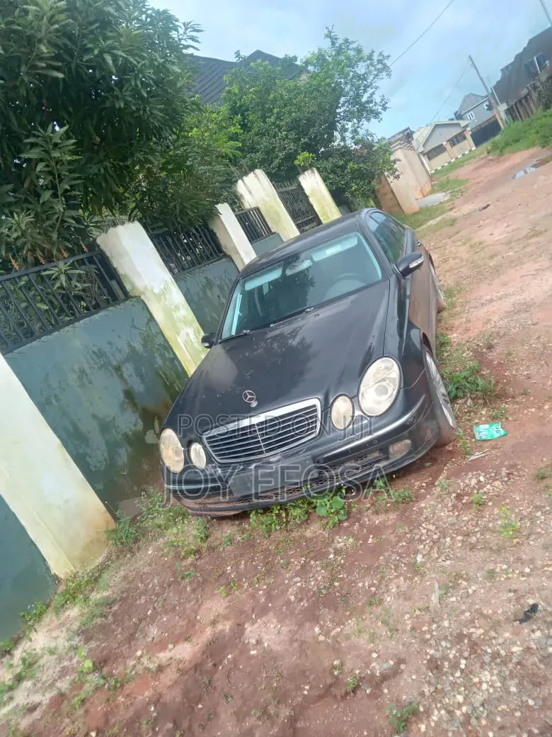 Mercedes-Benz E200 2005 Blue