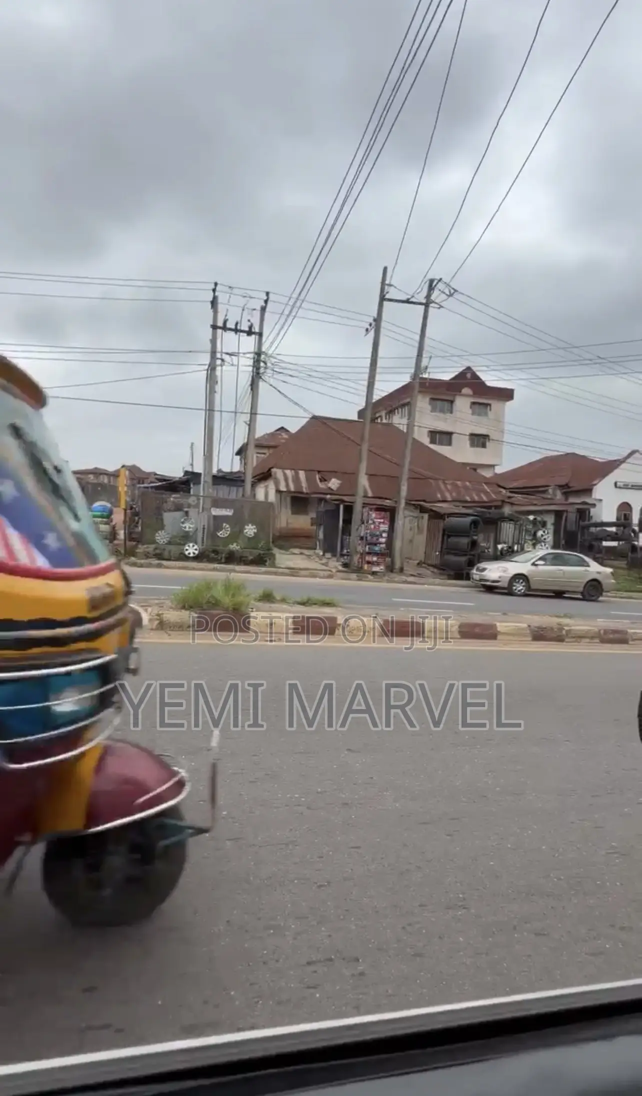 1,100sqm of Commercial Land With Demolishable Building Facing Oke Bola