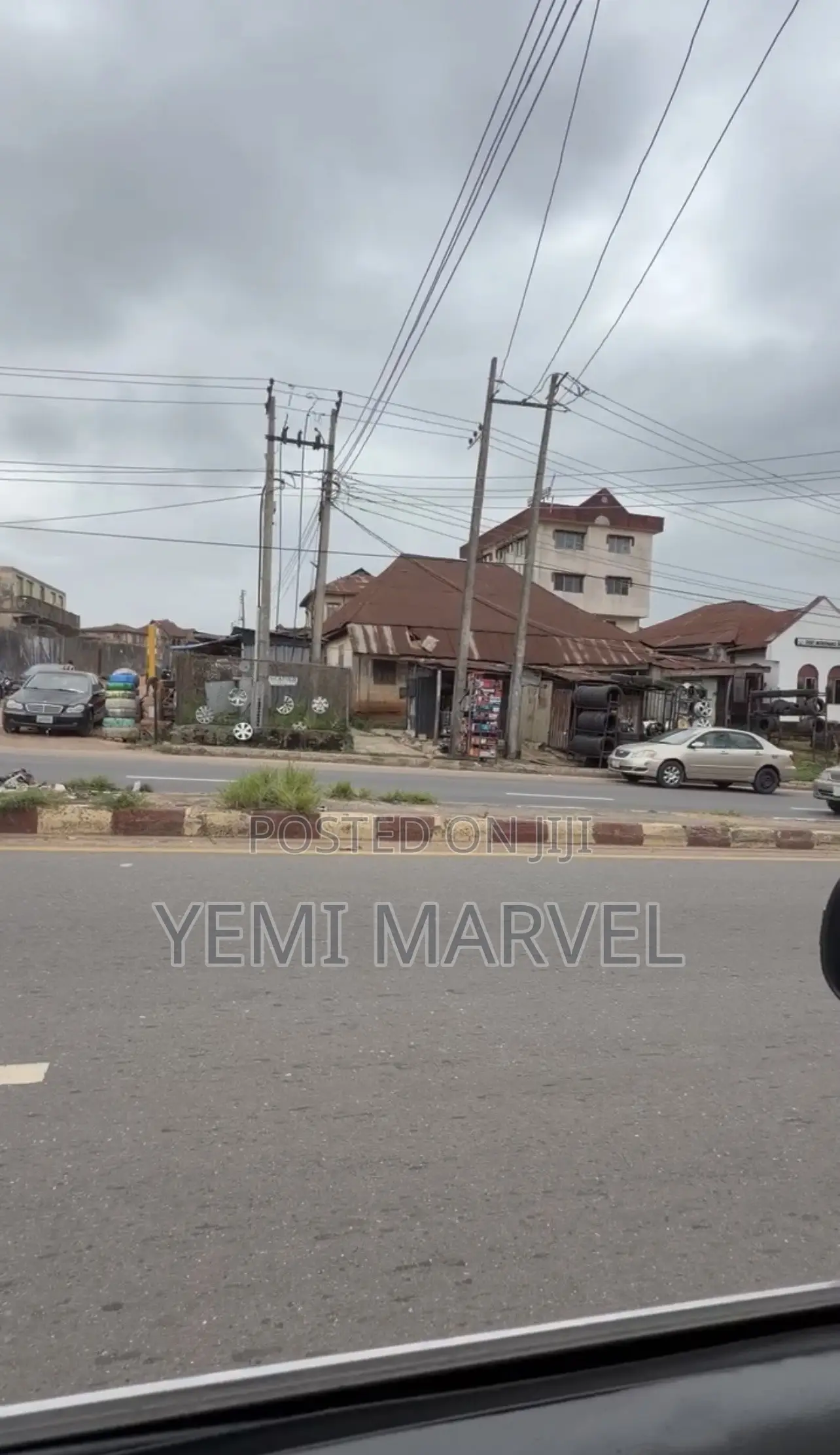 1,100sqm of Commercial Land With Demolishable Building Facing Oke Bola