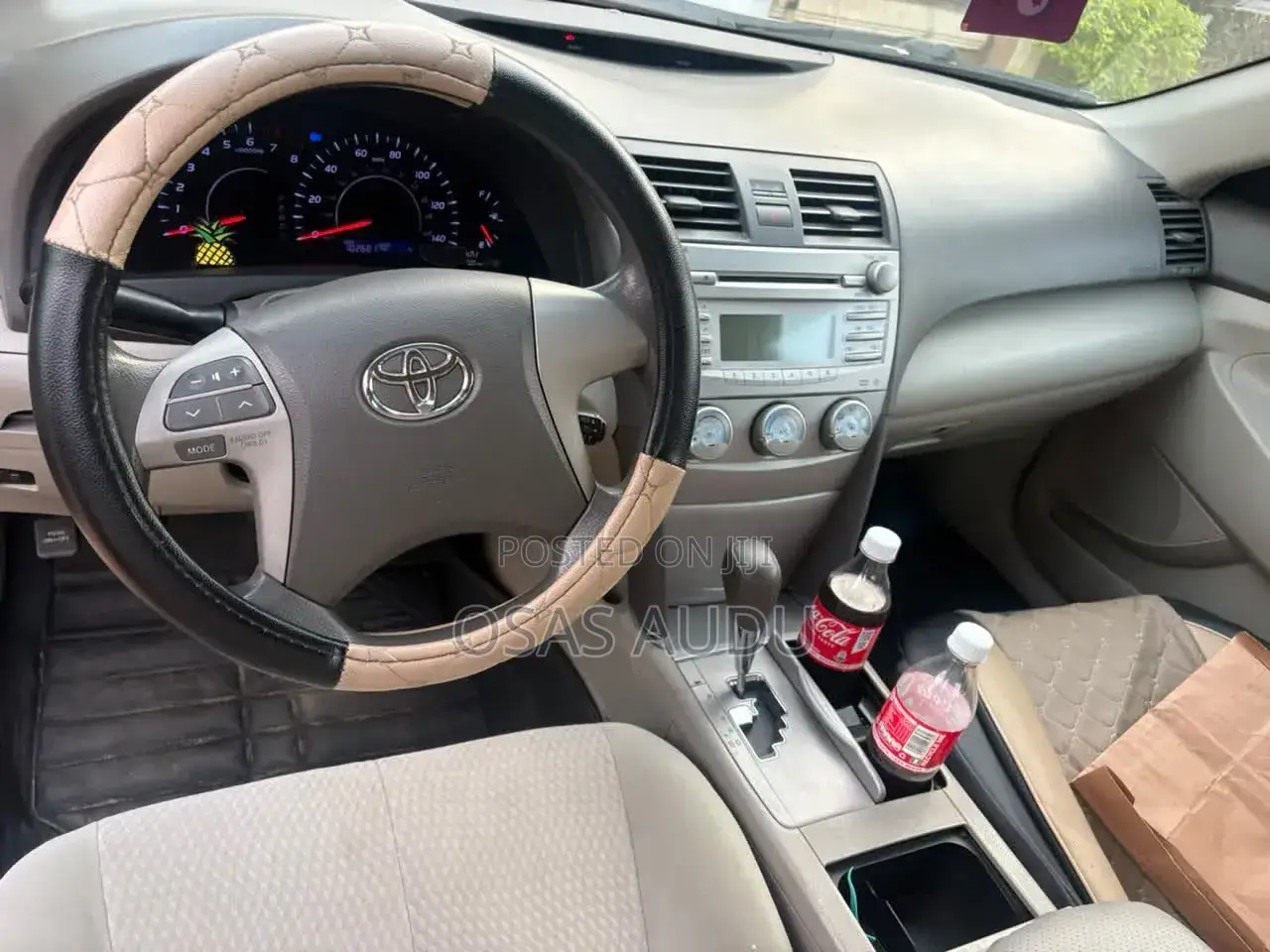 Toyota Camry LE 4dr Sedan (2.5L 4cyl 6A) 2011 Gold