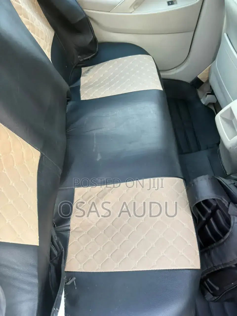 Toyota Camry LE 4dr Sedan (2.5L 4cyl 6A) 2011 Gold