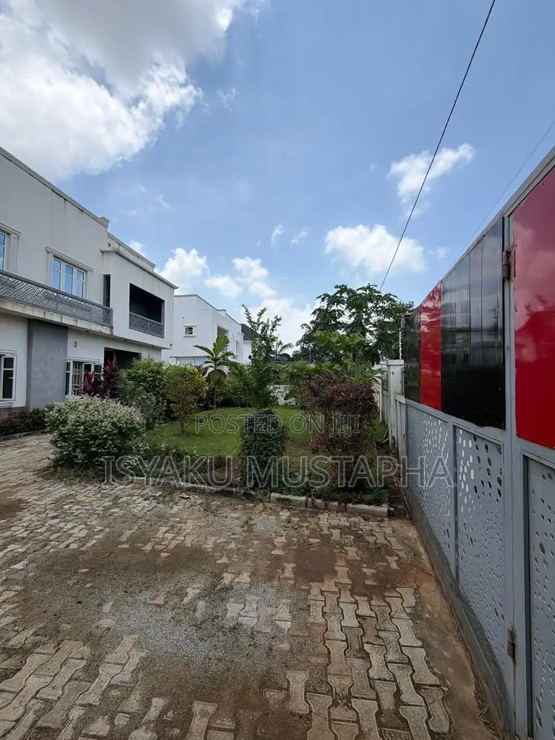 4bdrm Duplex in Life Camp for sale
