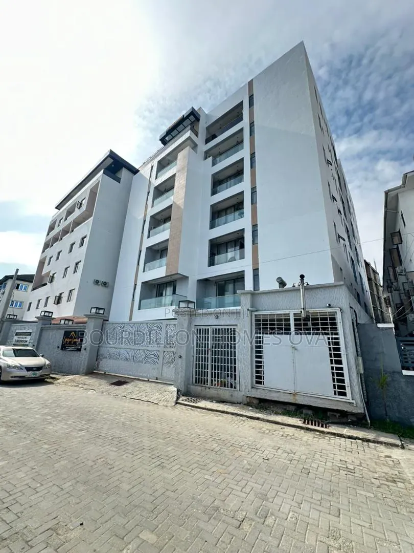 3bdrm Penthouse in Lekki Phase 1 Lagos for sale