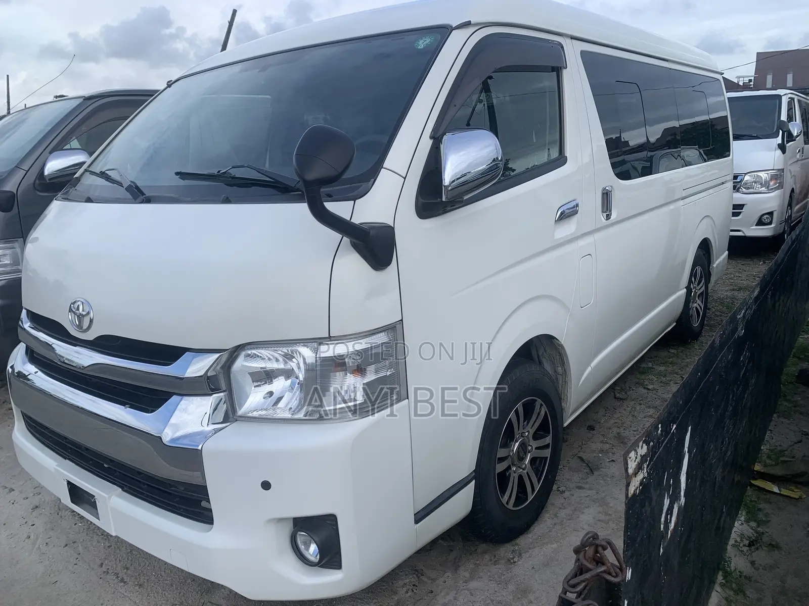 Toyota HiAce 2015 White