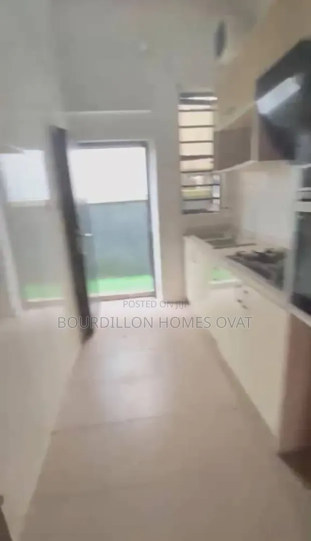 3bdrm Duplex in Ikota Villa Estate for rent