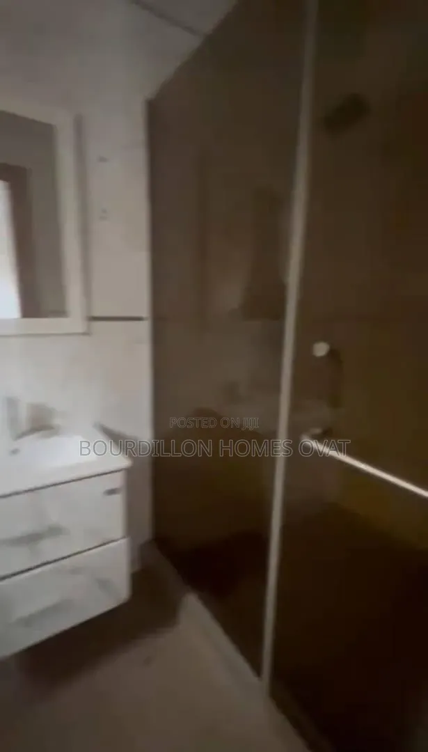 3bdrm Duplex in Ikota Villa Estate for rent