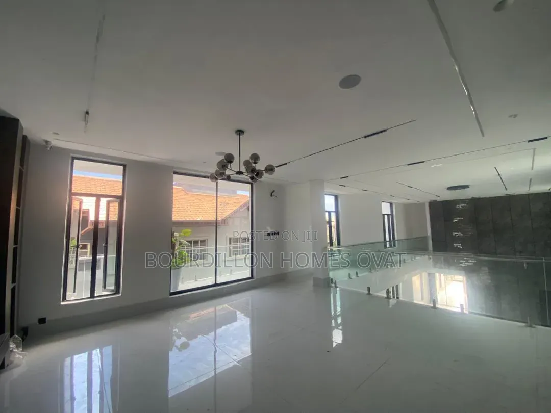 4bdrm Penthouse in Vgc Lekki Lagos for sale