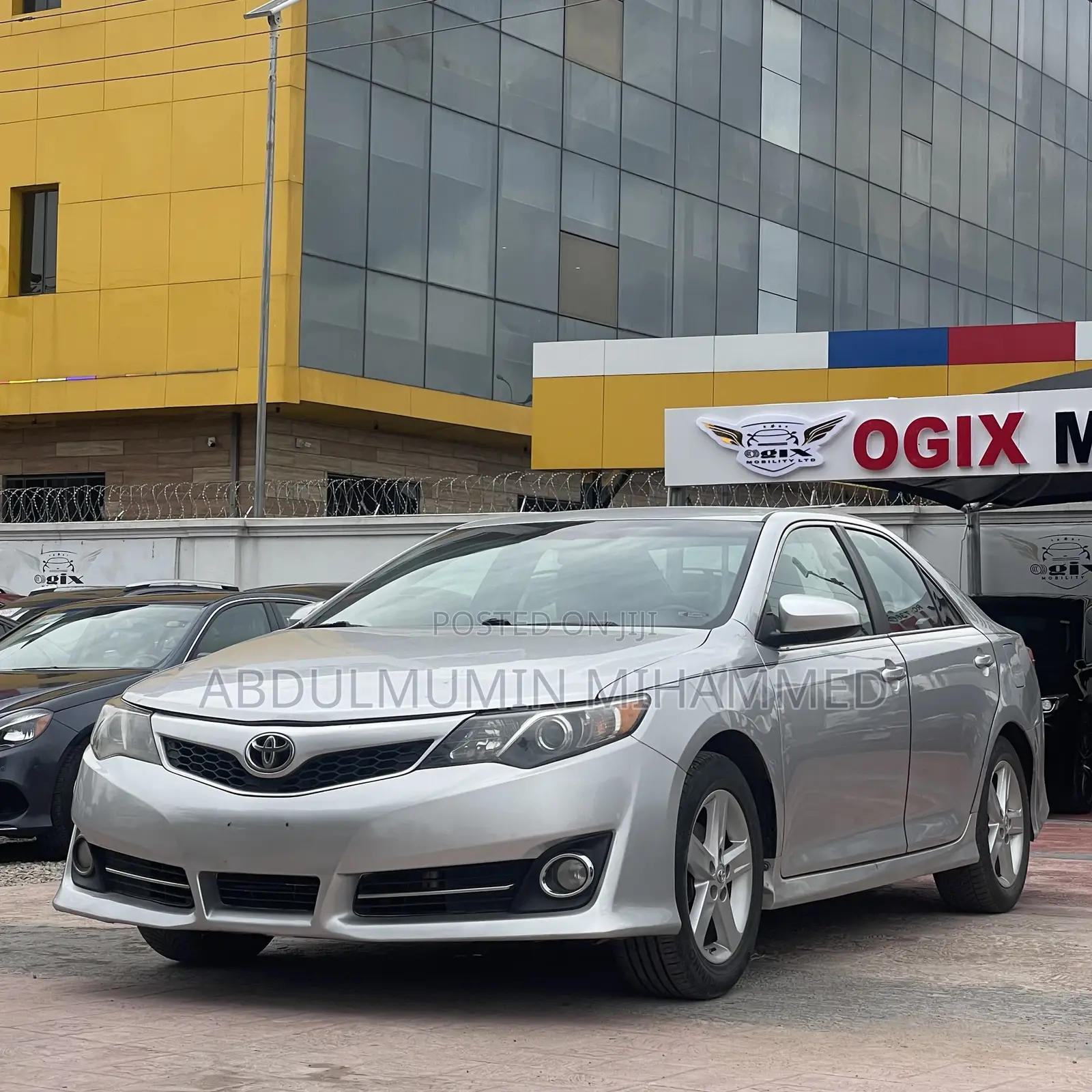 Toyota Camry SE 4dr Sedan (2.5L 4cyl 6A) 2012 Silver