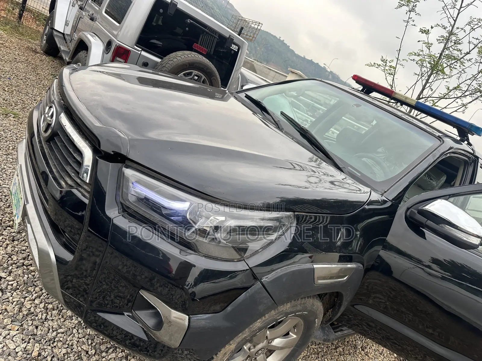 Toyota Hilux SR 4x4 2013 Black