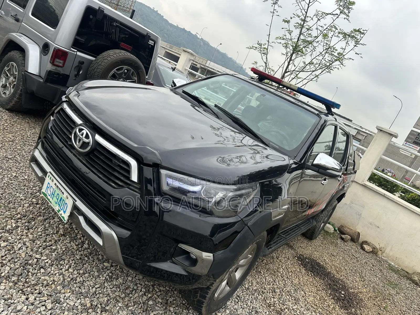 Toyota Hilux SR 4x4 2013 Black