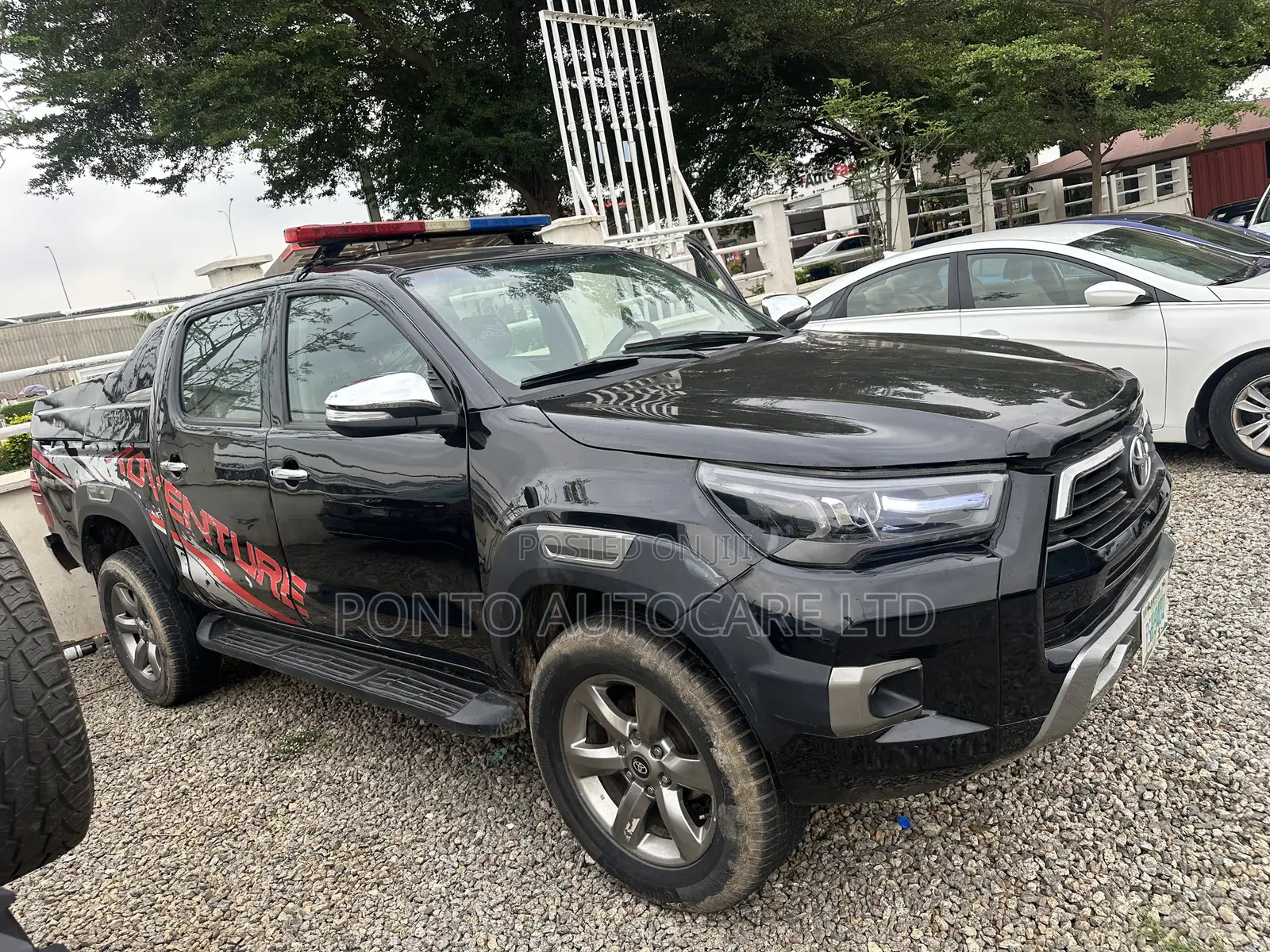 Toyota Hilux SR 4x4 2013 Black