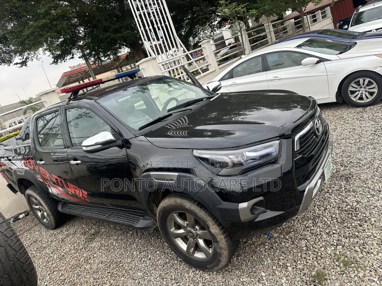 Toyota Hilux SR 4x4 2013 Black