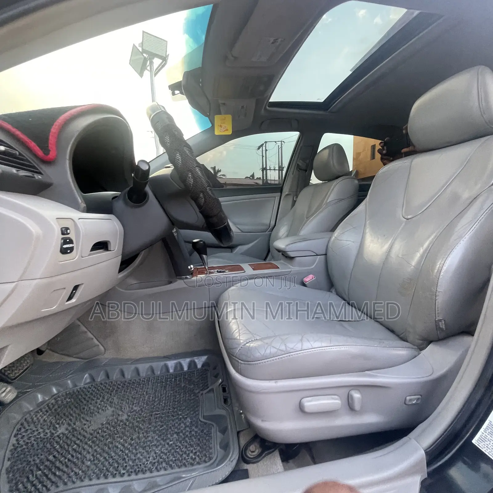 Toyota Camry XLE 4dr Sedan (2.5L 4cyl 6A) 2011