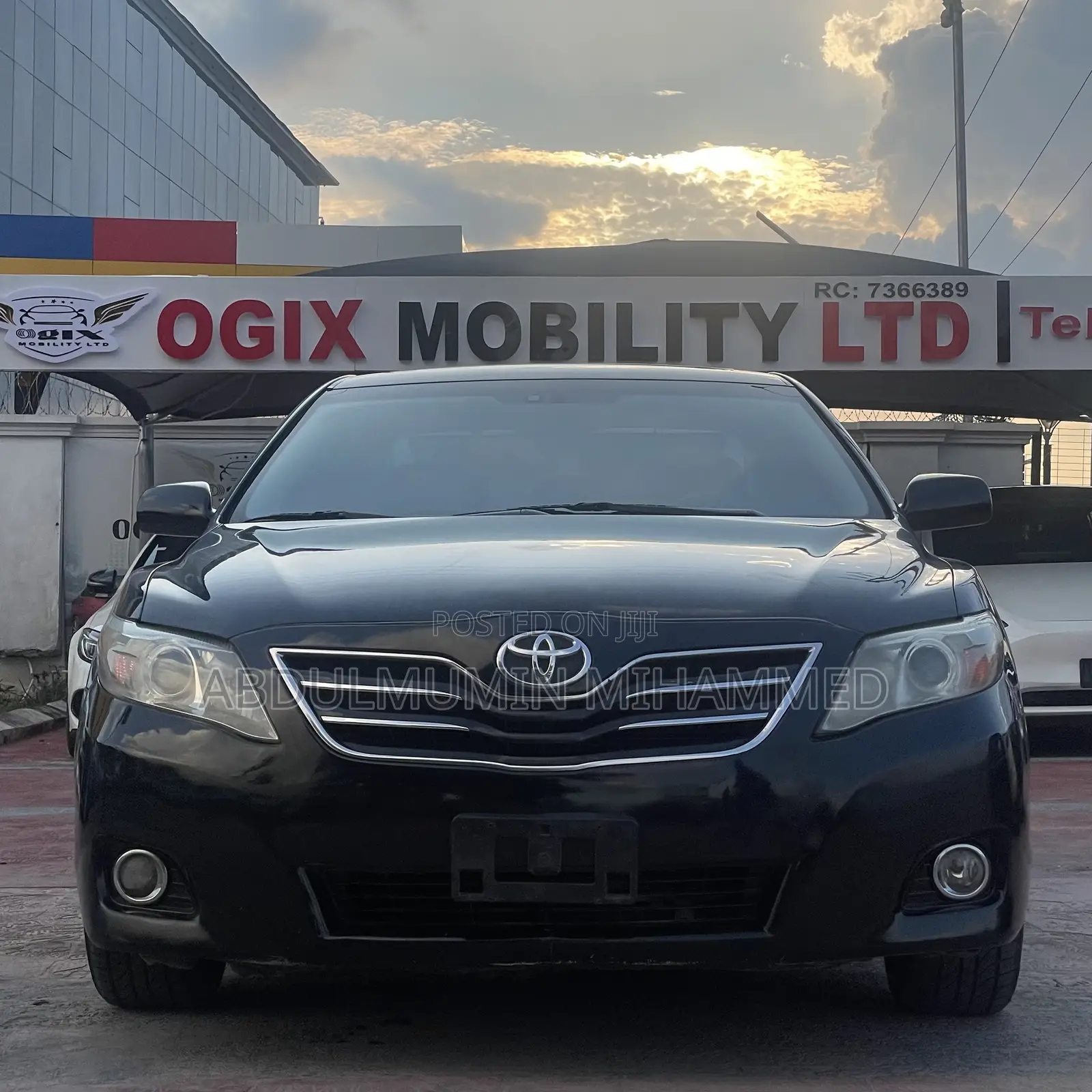 Toyota Camry XLE 4dr Sedan (2.5L 4cyl 6A) 2011