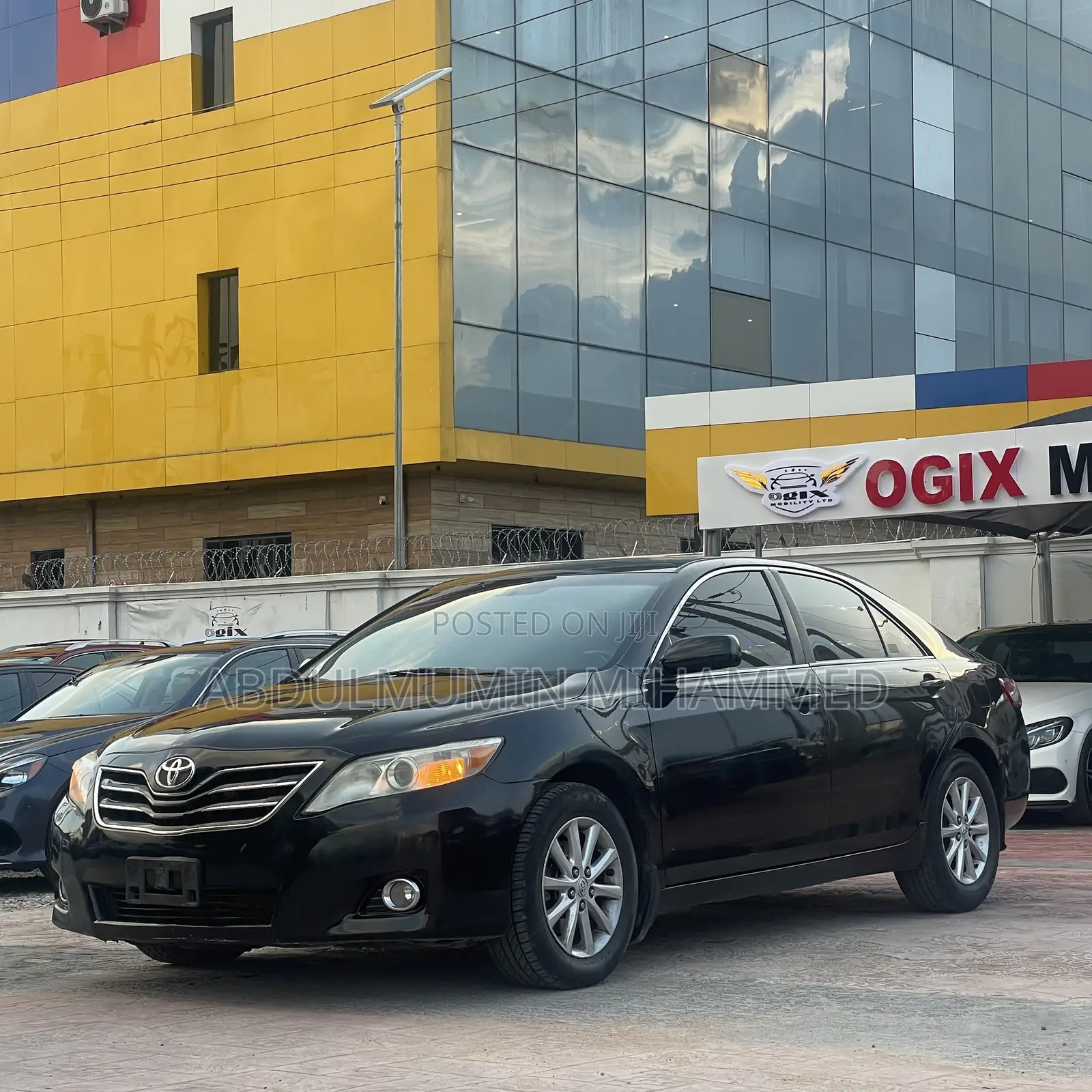 Toyota Camry XLE 4dr Sedan (2.5L 4cyl 6A) 2011