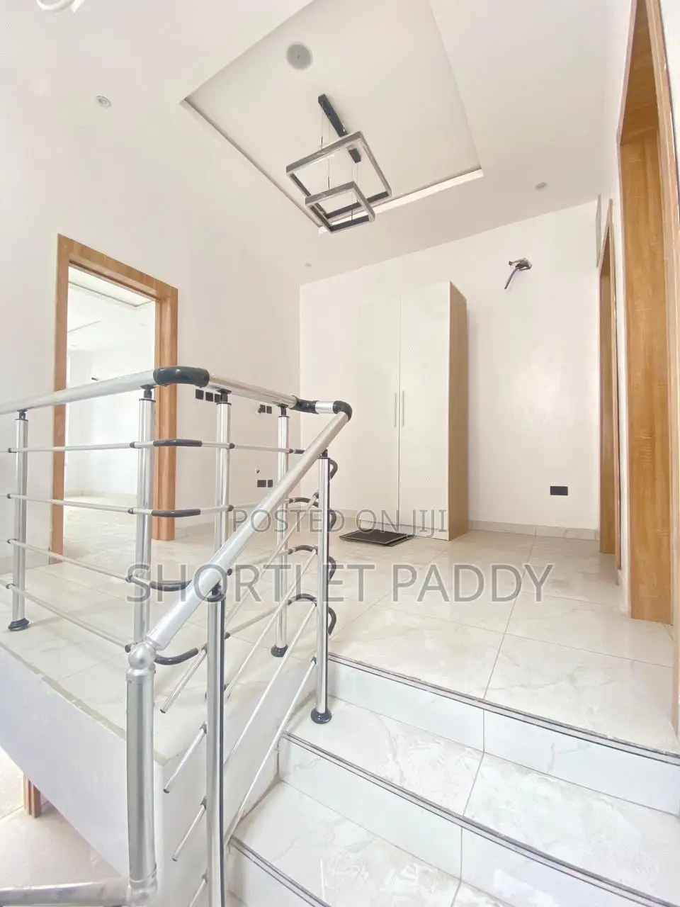 4bdrm Duplex in Chevron for sale