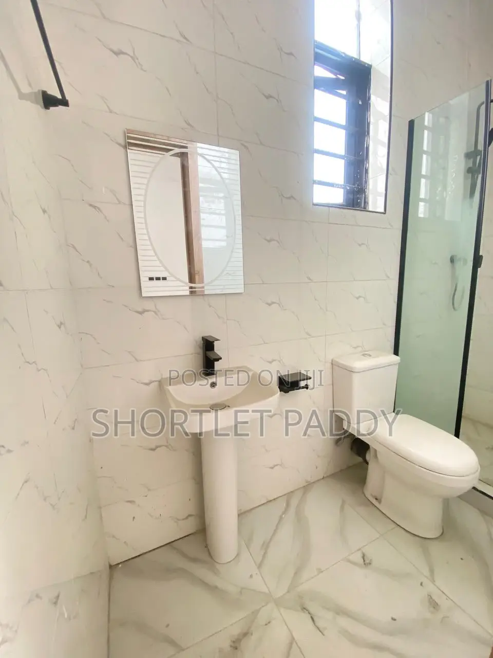 4bdrm Duplex in Chevron for sale