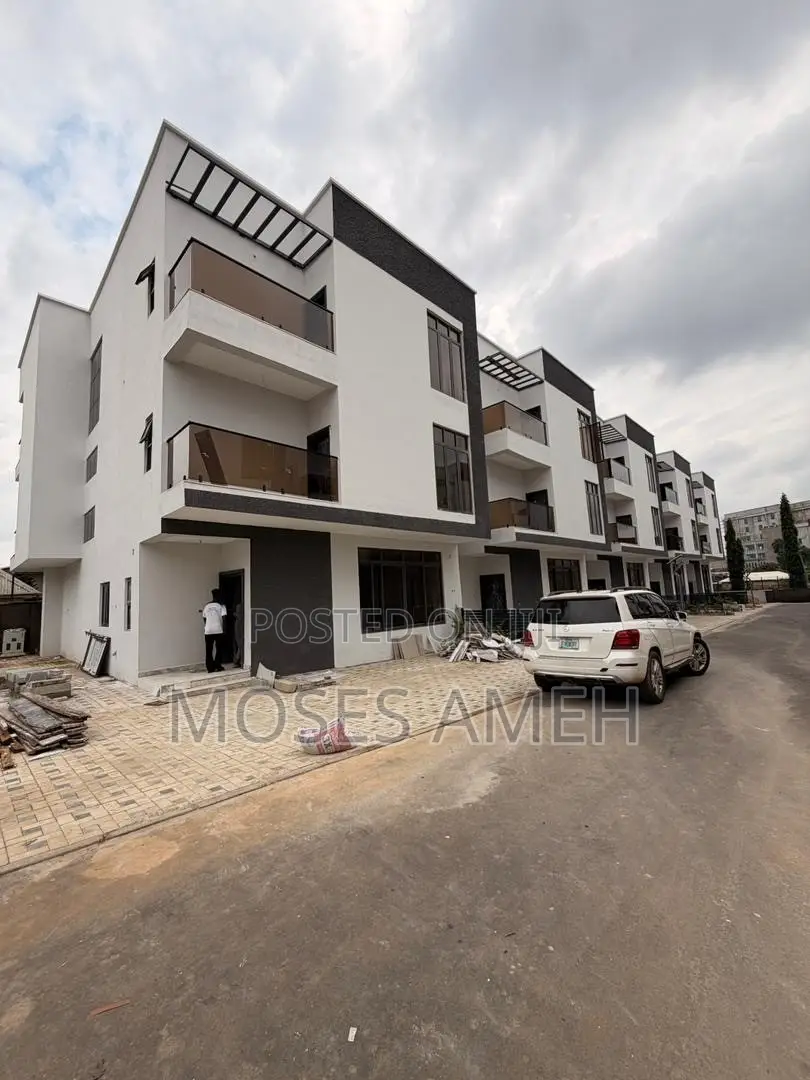 5bdrm Duplex in Mabushi for sale