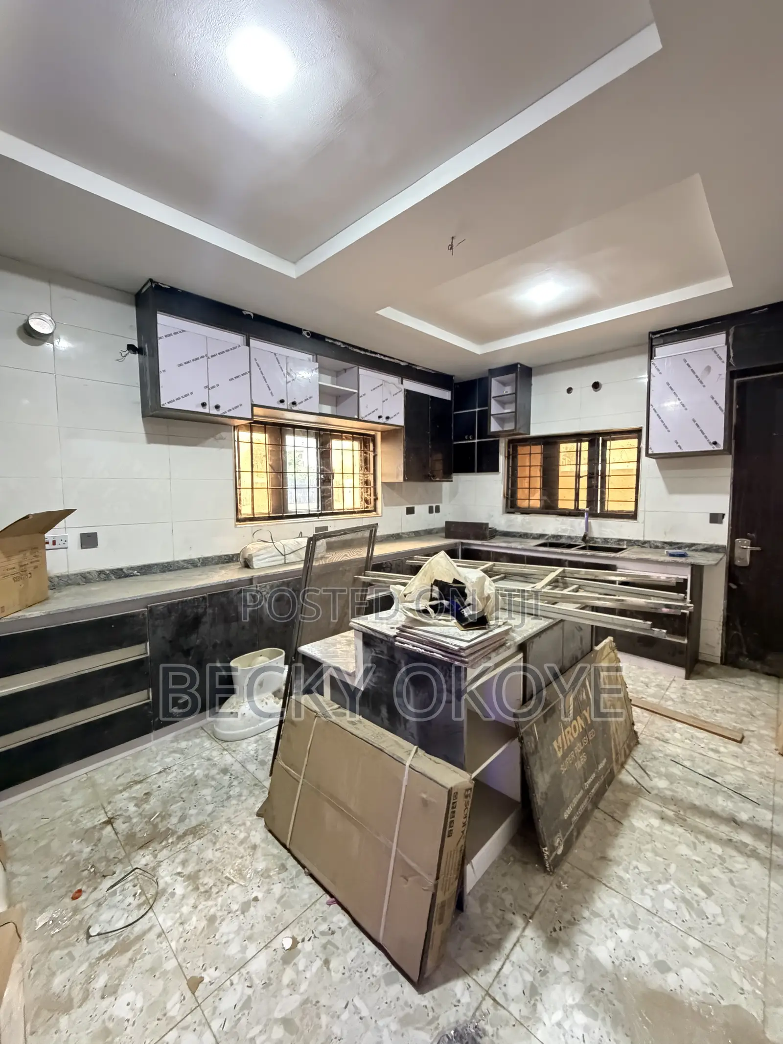 4bdrm Duplex in Durumi for sale