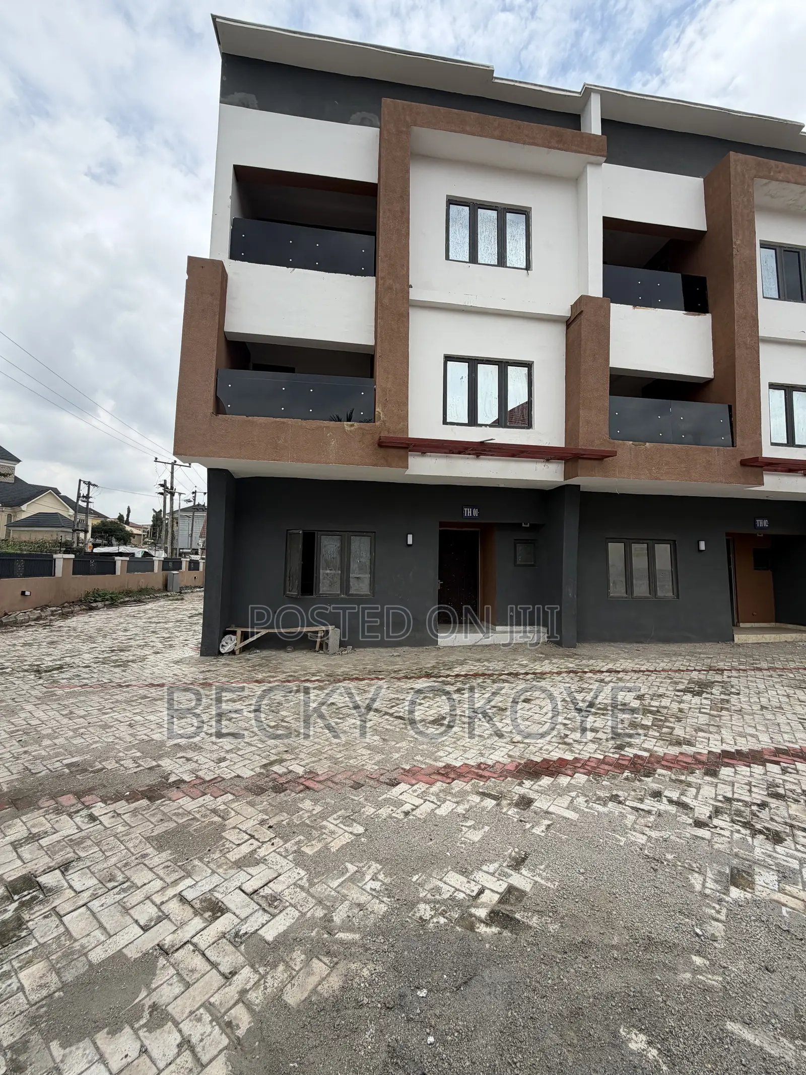 4bdrm Duplex in Durumi for sale