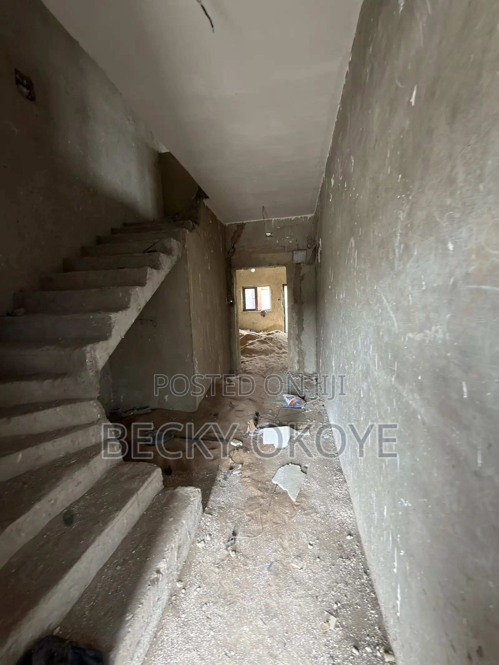 4bdrm Duplex in Durumi for sale