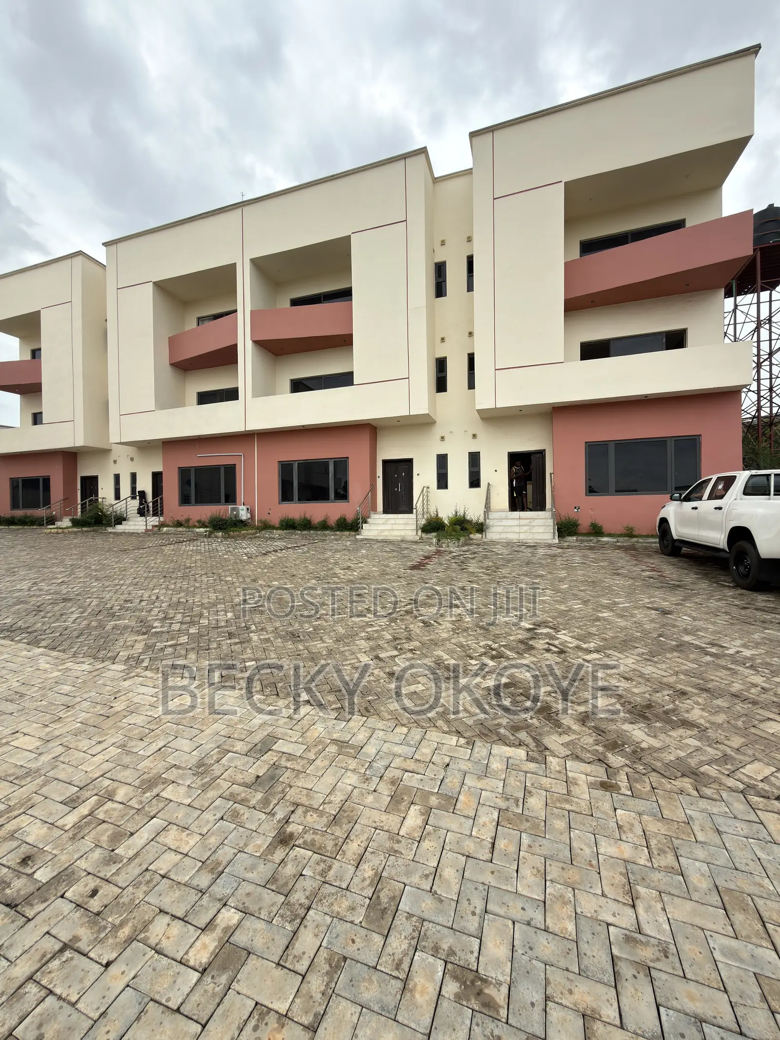 4bdrm Duplex in Durumi for sale