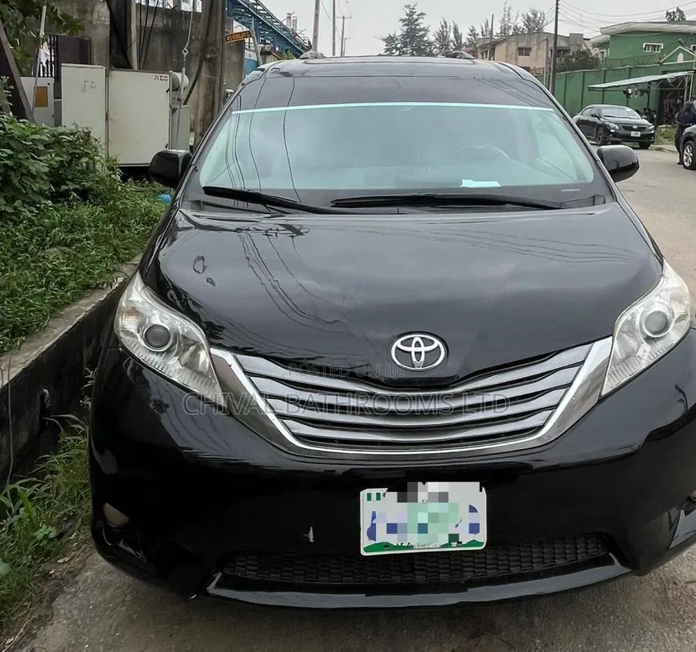 Toyota Sienna XLE 7 Passenger 2012 Black