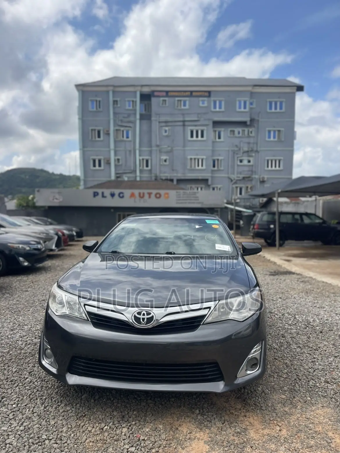 Toyota Camry XLE 4dr Sedan (2.5L 4cyl 6A) 2013 Gray
