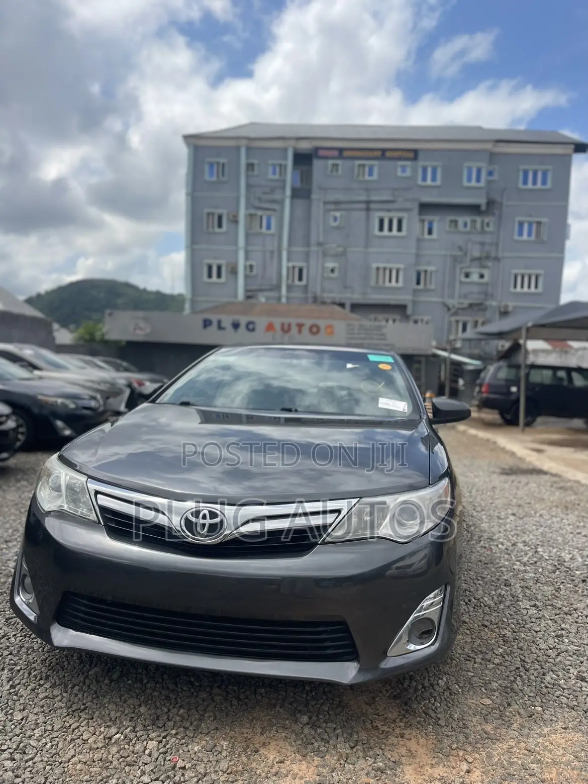 Toyota Camry XLE 4dr Sedan (2.5L 4cyl 6A) 2013 Gray